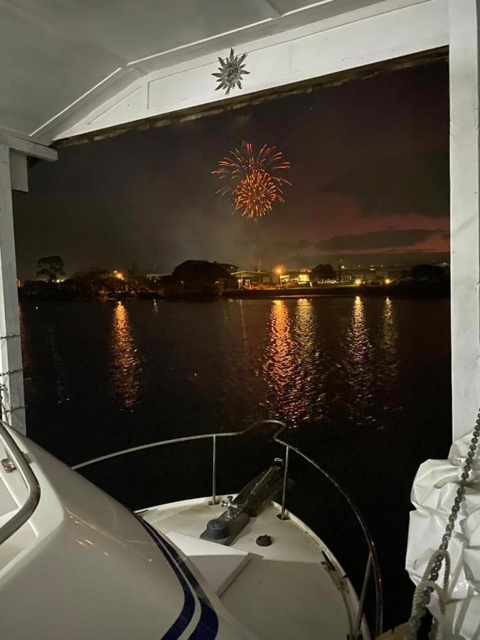 On The Water Boat House Apartman Whangarei Kültér fotó